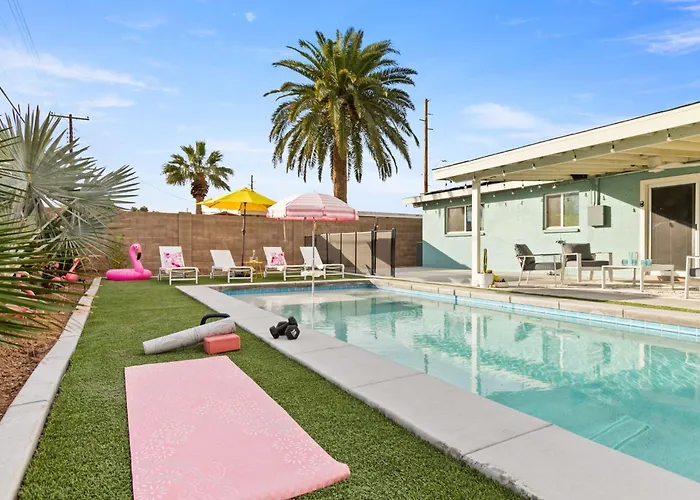 Holiday home Desert Dream - Old Town Mid-century Modern - Heated Pool