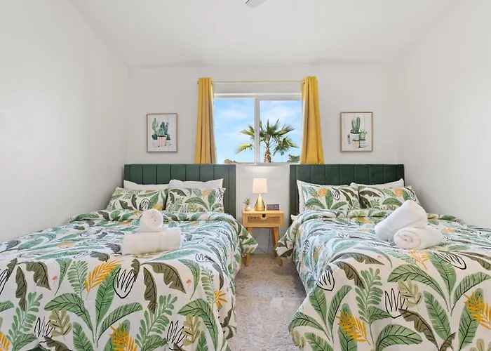 Desert Dream - Old Town Mid-century Modern - Heated Pool Holiday home