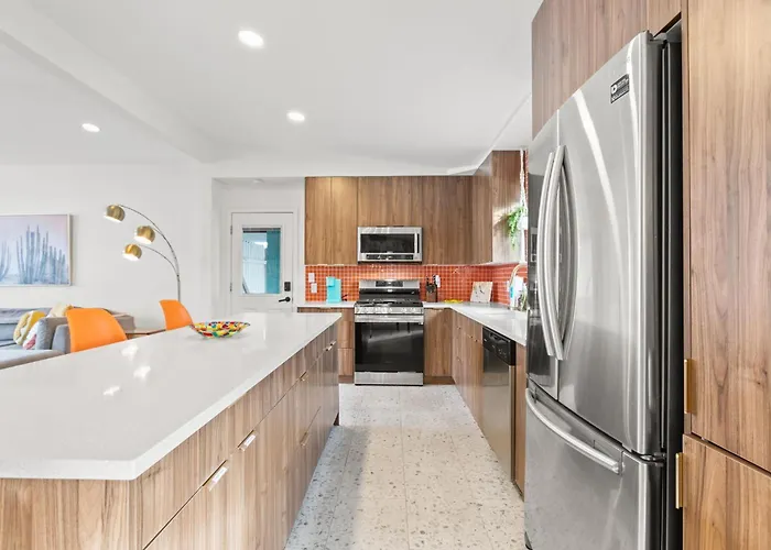 Desert Dream - Old Town Mid-century Modern - Heated Pool Holiday home *