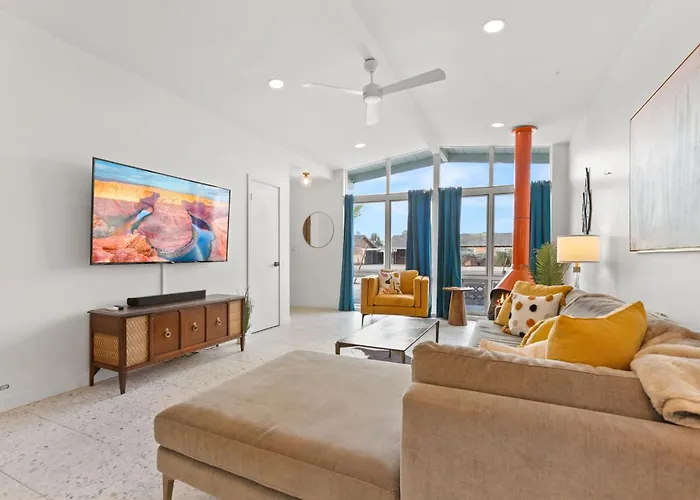 Desert Dream - Old Town Mid-century Modern - Heated Pool *