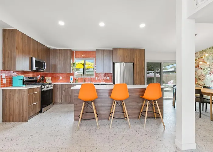 Desert Dream - Old Town Mid-century Modern - Heated Pool Holiday home *