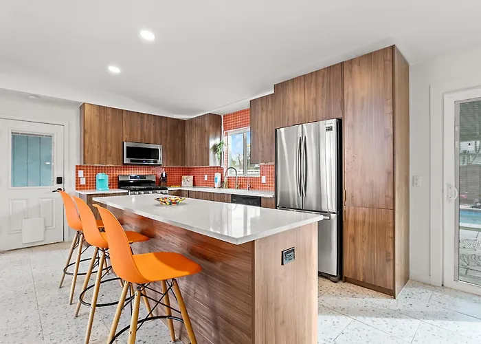 Holiday home Desert Dream - Old Town Mid-century Modern - Heated Pool