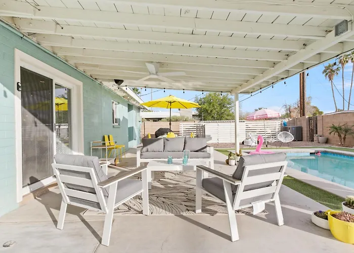 Holiday home Desert Dream - Old Town Mid-century Modern - Heated Pool *