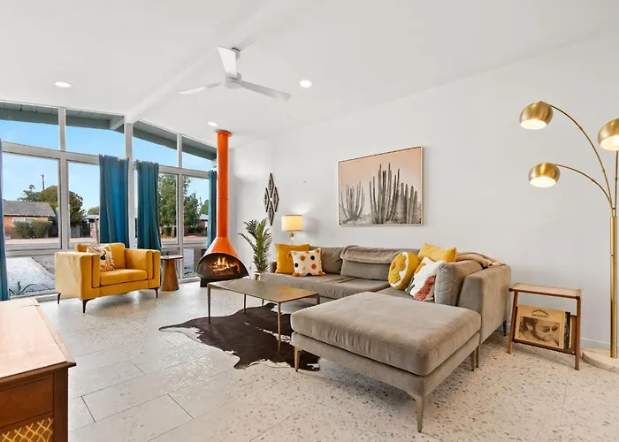 Holiday home Desert Dream - Old Town Mid-century Modern - Heated Pool