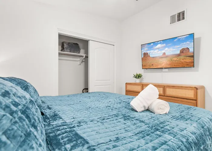 Holiday home Desert Dream - Old Town Mid-century Modern - Heated Pool *
