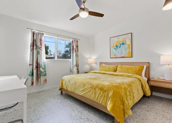 Desert Dream - Old Town Mid-century Modern - Heated Pool *