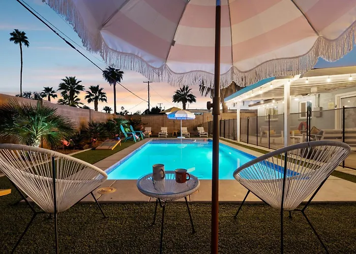 Holiday home Desert Dream - Old Town Mid-century Modern - Heated Pool *