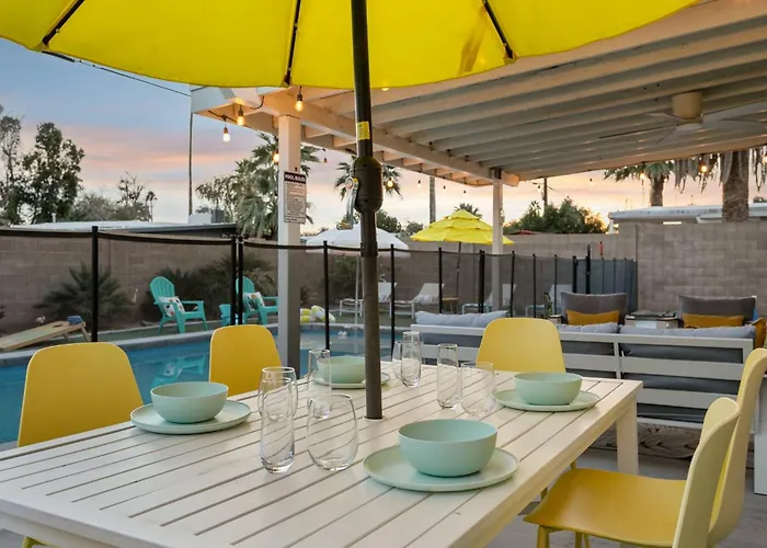 Desert Dream - Old Town Mid-century Modern - Heated Pool Holiday home